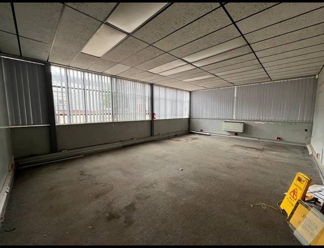 5,193M² WAREHOUSE TO LET IN FACTORIA